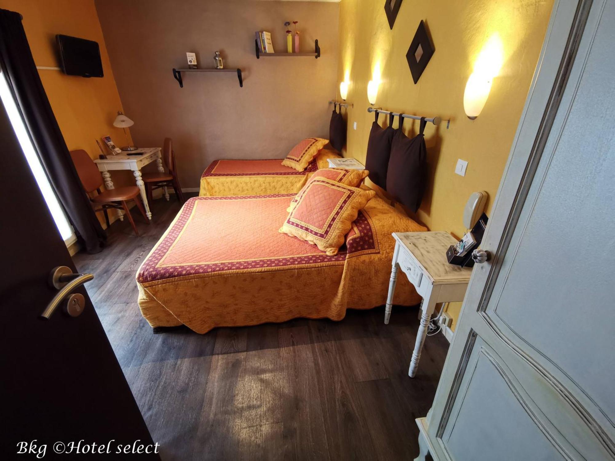 Select Hotel