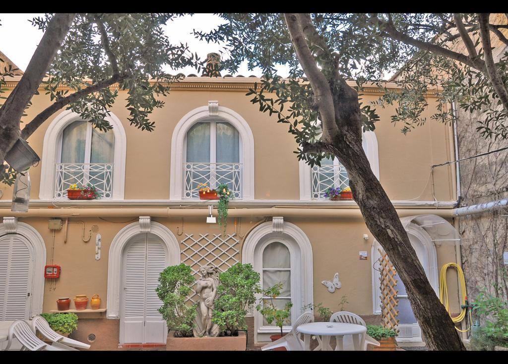 Select Salon-de-Provence